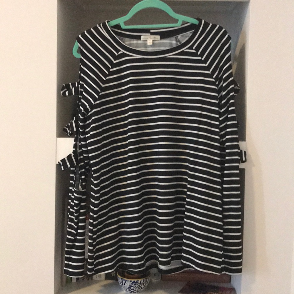 Cold shoulder and arm shirt
